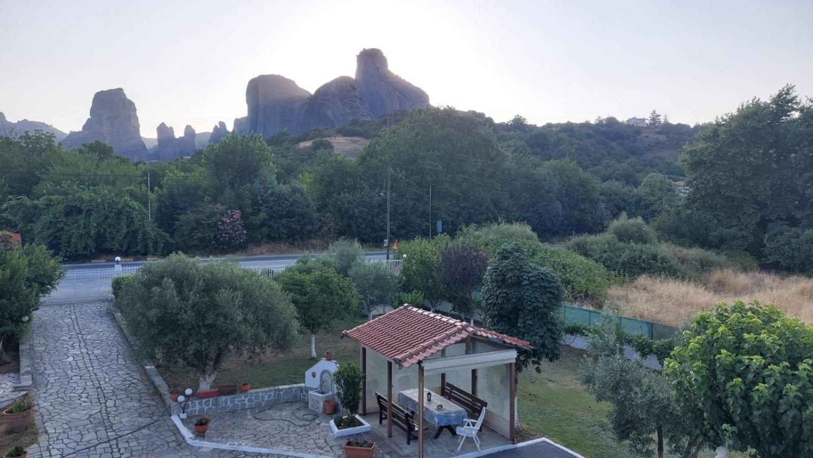 Pensjonat Pomegranate Tree House - Meteora Kalambaka Zewnętrze zdjęcie